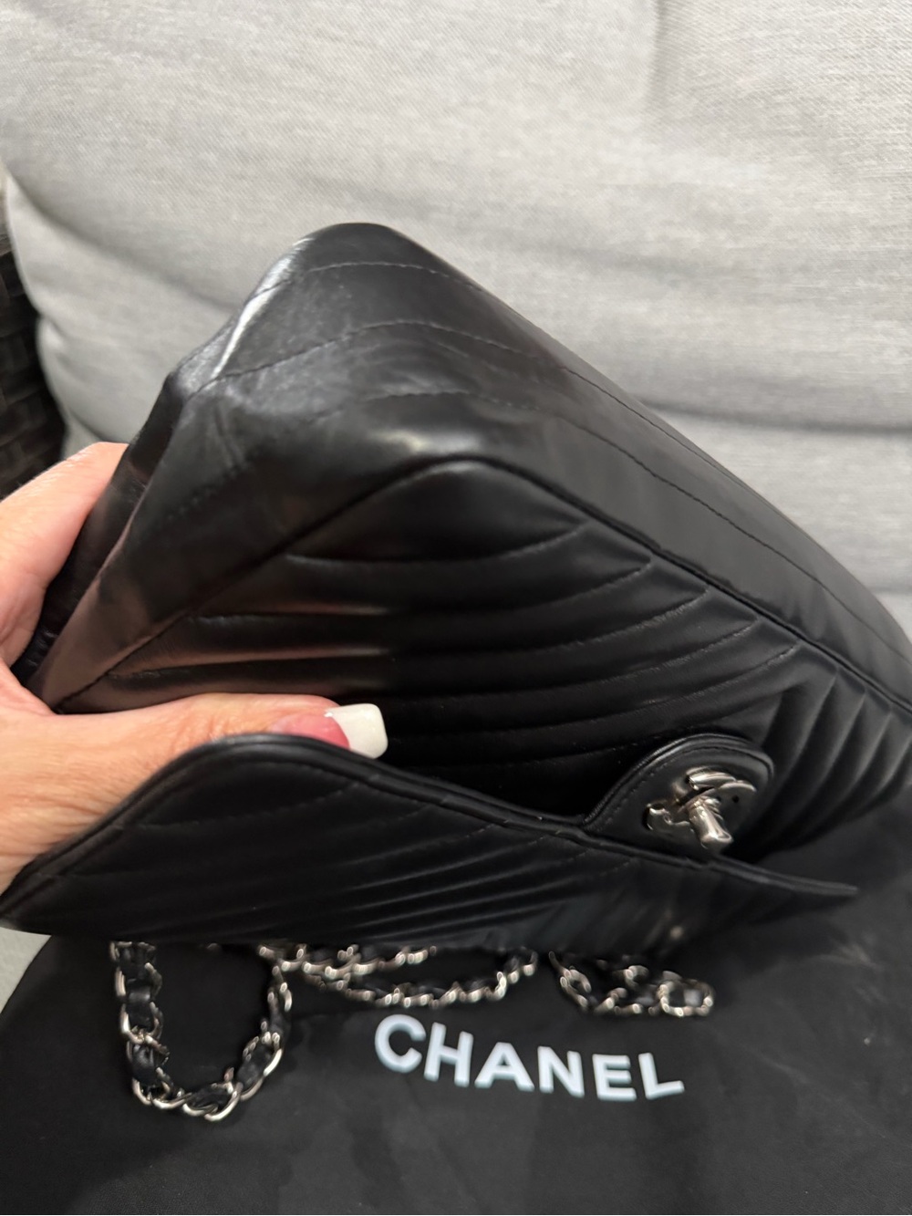 Chanel Black Chevron Quilted Leather Shoulder Bag medium double flap - Picture 6 of 11